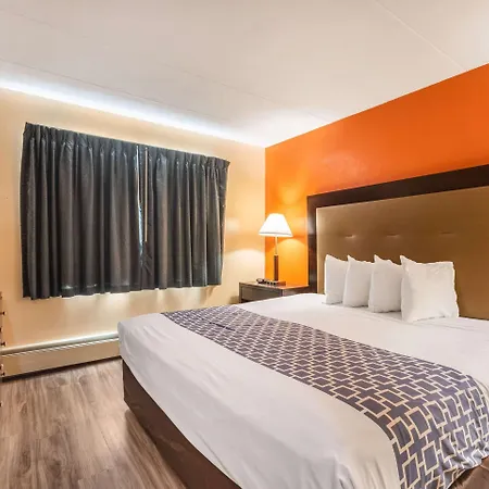 Econo Lodge Inn & Suites Windsor Locks Bradley Airport-3